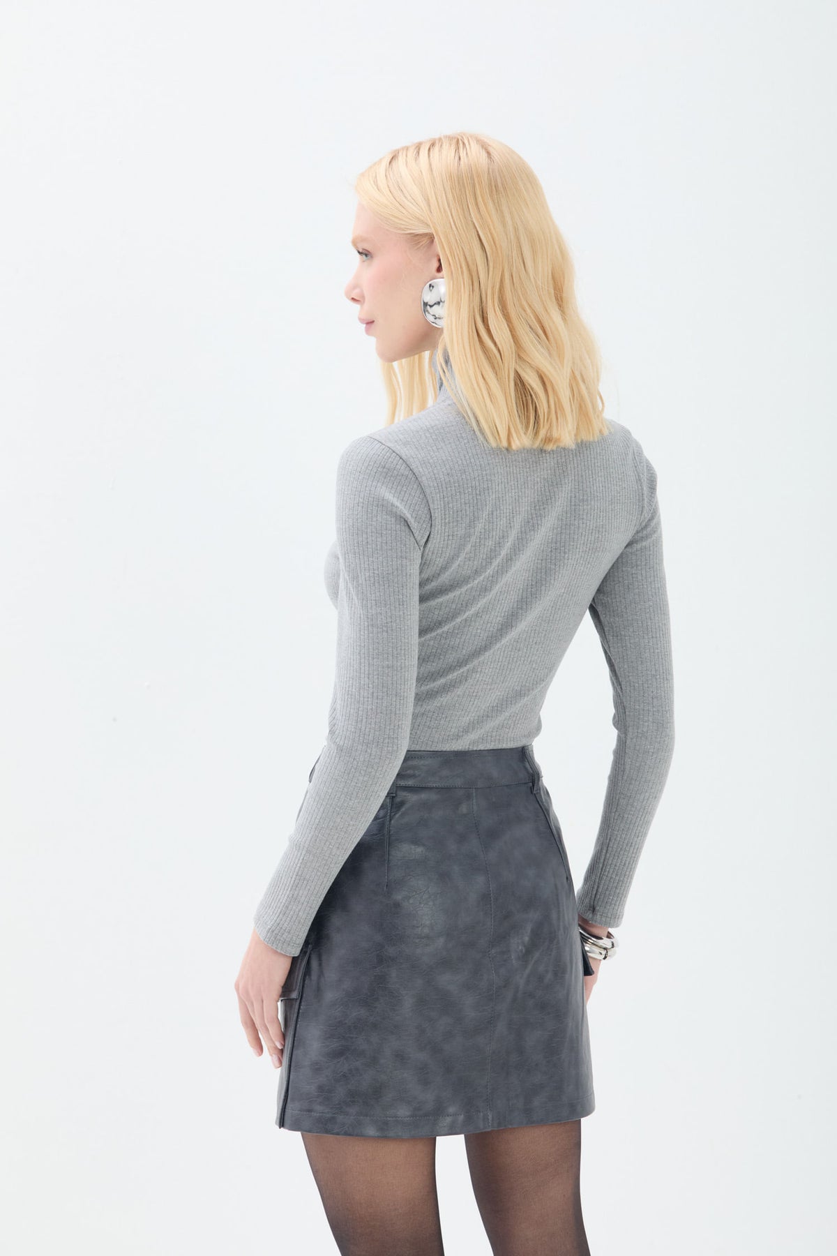 Saia Curta Pu Estilo Cargo ACT Feminino Chumbo