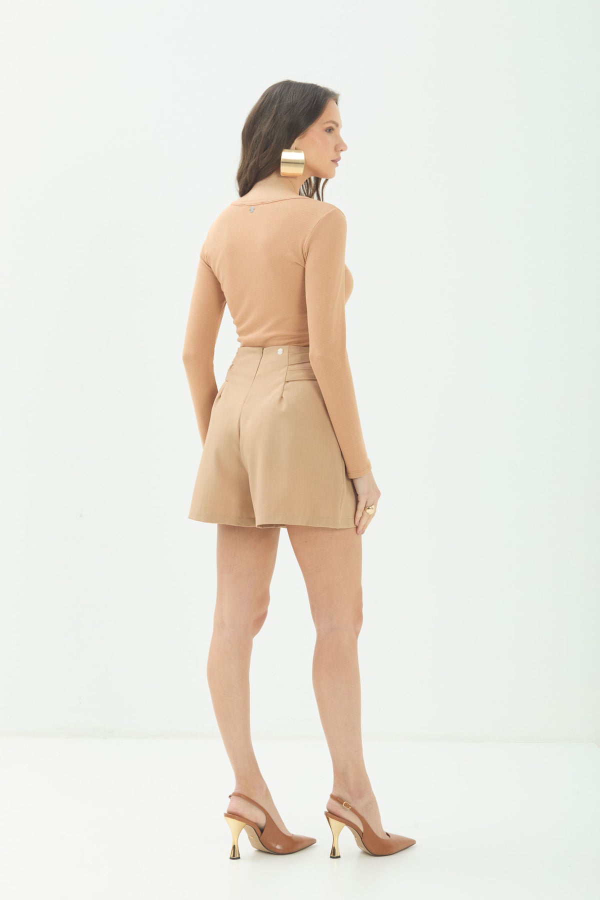Short Alfaiataria Com Cinto ACT Feminino Sand