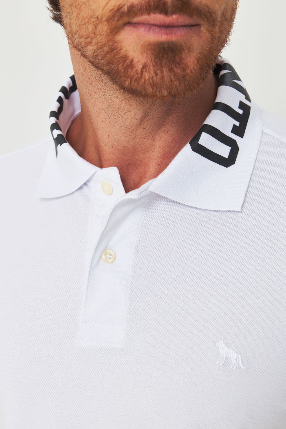 Polo Com Detalhe Na Gola Masculina Acostamento Branco