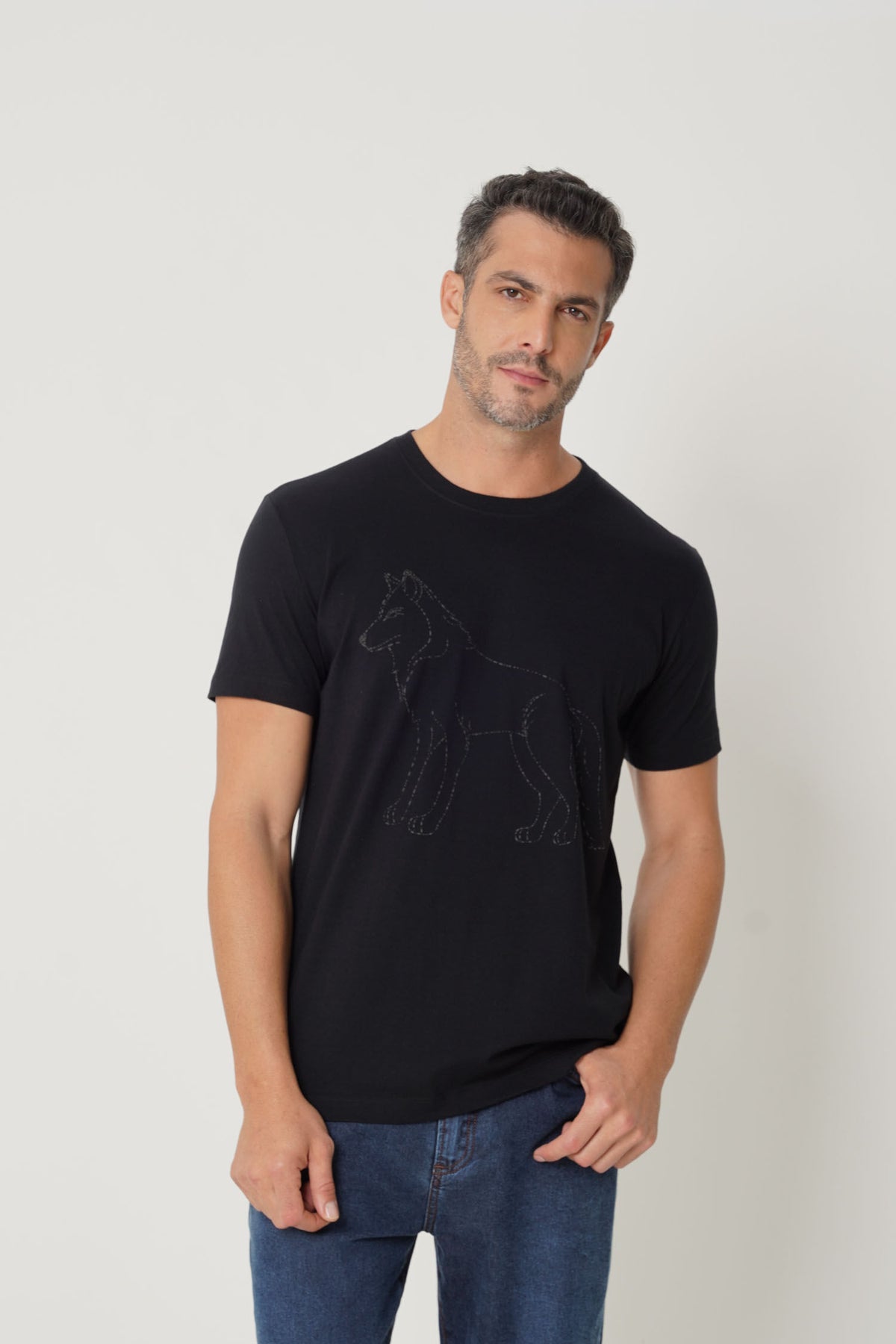 Camiseta Estampa Lobo Masculina Acostamento Preto
