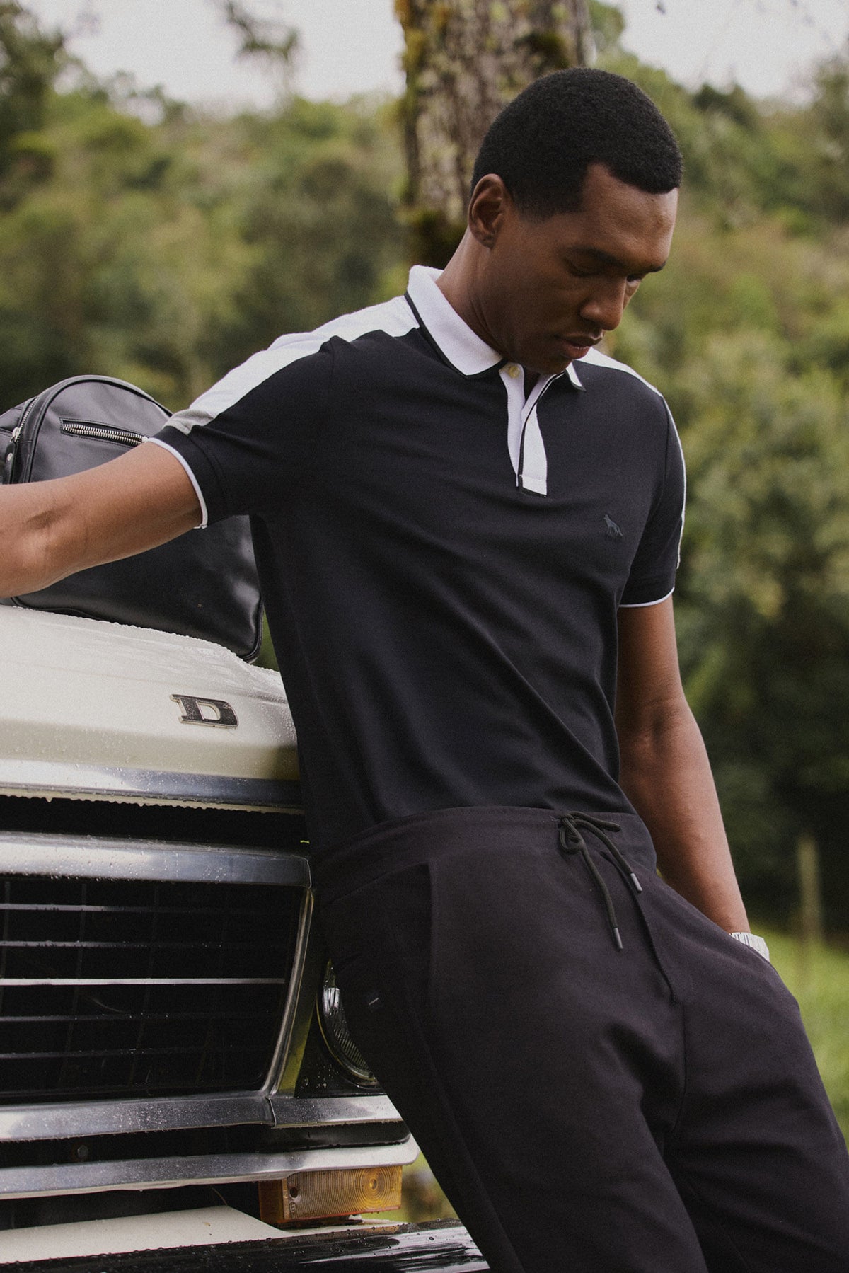Polo Com Recortes Masculina Acostamento Preto C/ Recorte Branco E Mescla