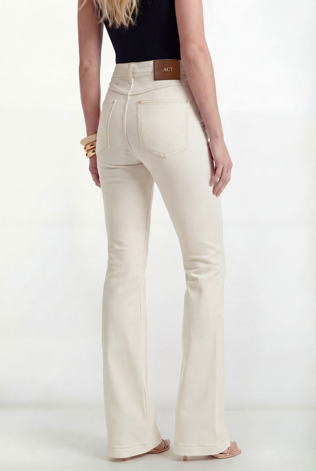 Calça Jeans Flare Cintura Alta ACT Feminina Cru