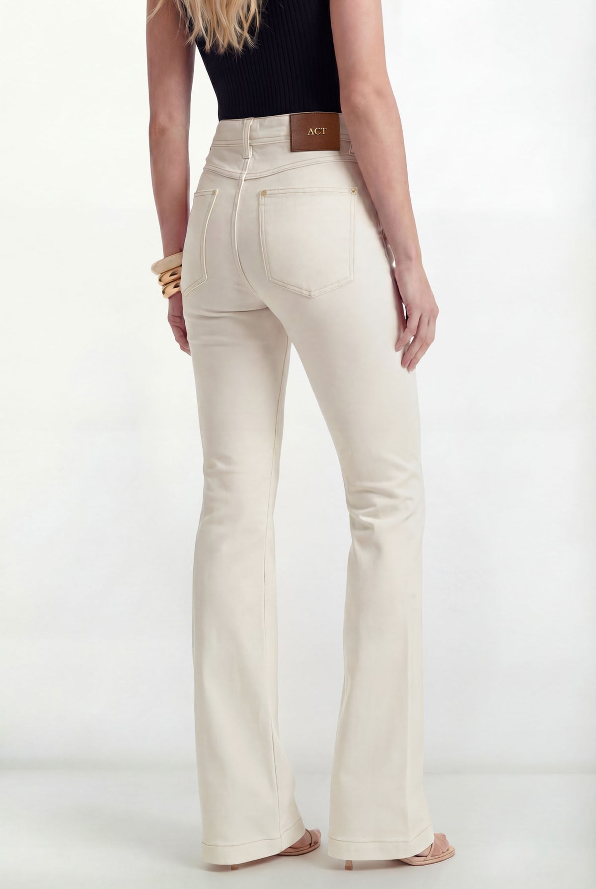Calça Jeans Flare Cintura Alta ACT Feminina Cru