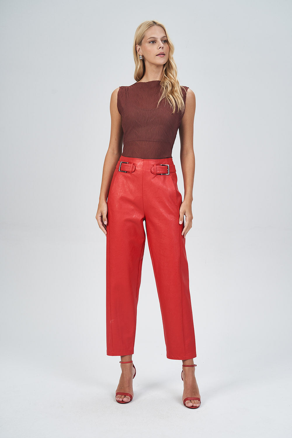 Calça Detalhe Fivelas PU Feminina Acostamento Red Velvet