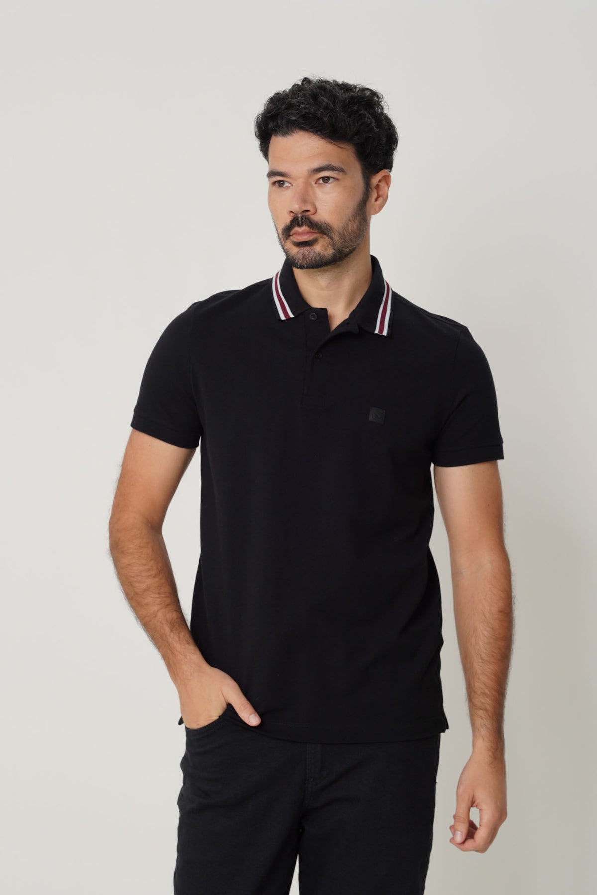 Polo Detalhe na Gola Masculina Acostamento Branco