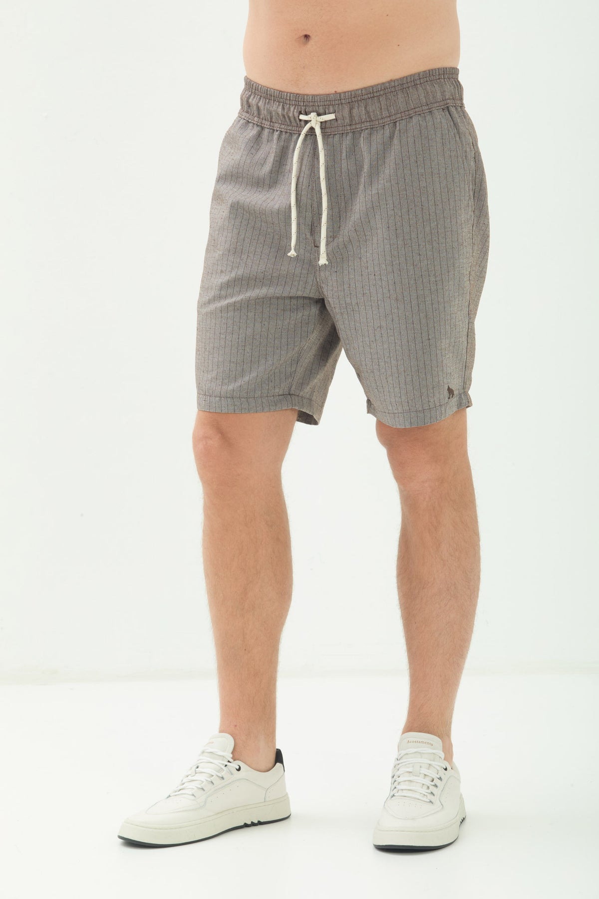 Bermuda Minimalista Masculina Acostamento Marrom