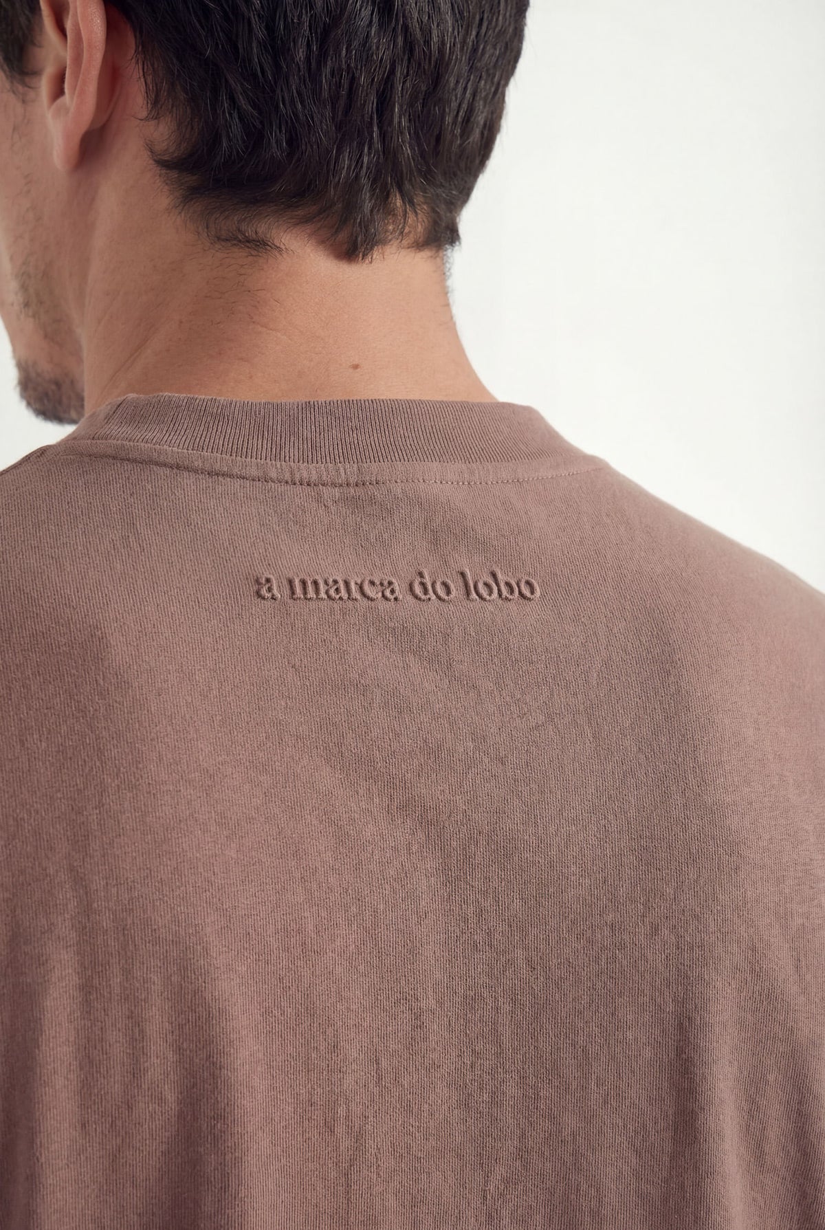 Camiseta Lobo Frontal Masculina Acostamento Marrom Castanho