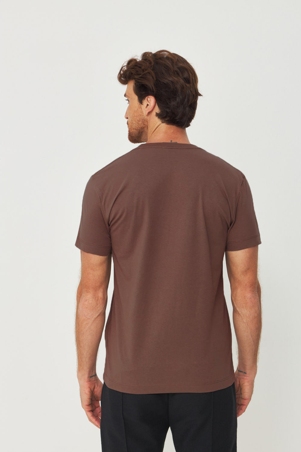 Camiseta Estampa Tênis Masculino Acostamento Marrom Ipe
