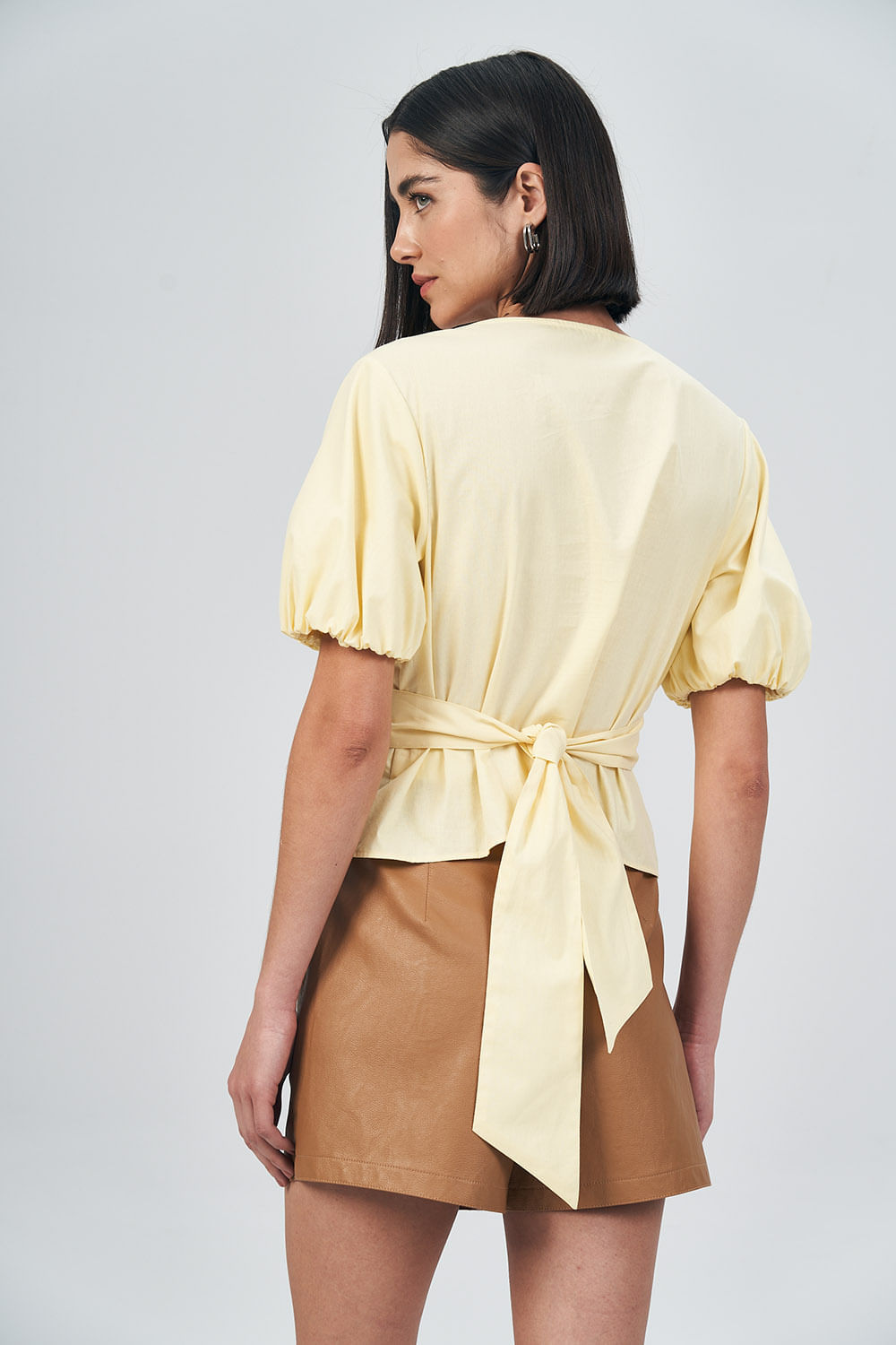 Blusa Com Prega e Faixa Feminina Acostamento Butter