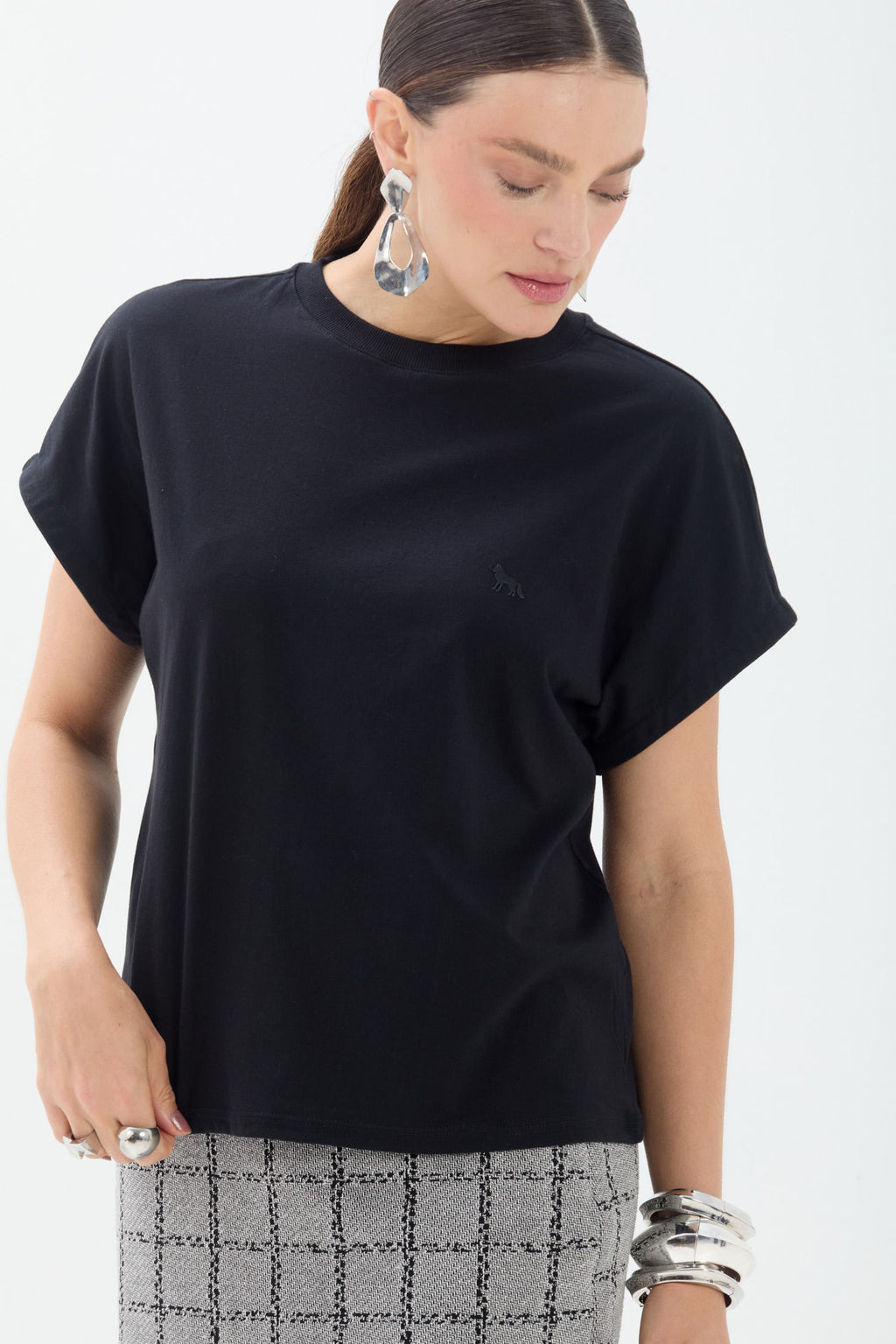 T-Shirt Manga Dobrada ACT Feminino Preto