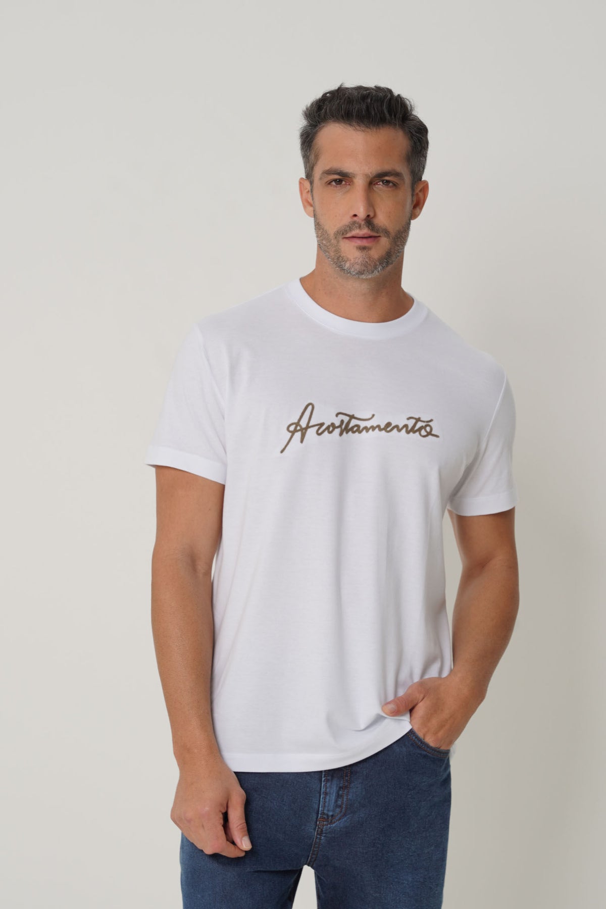 Camiseta Lettering Bordado Masculina Acostamento Branco