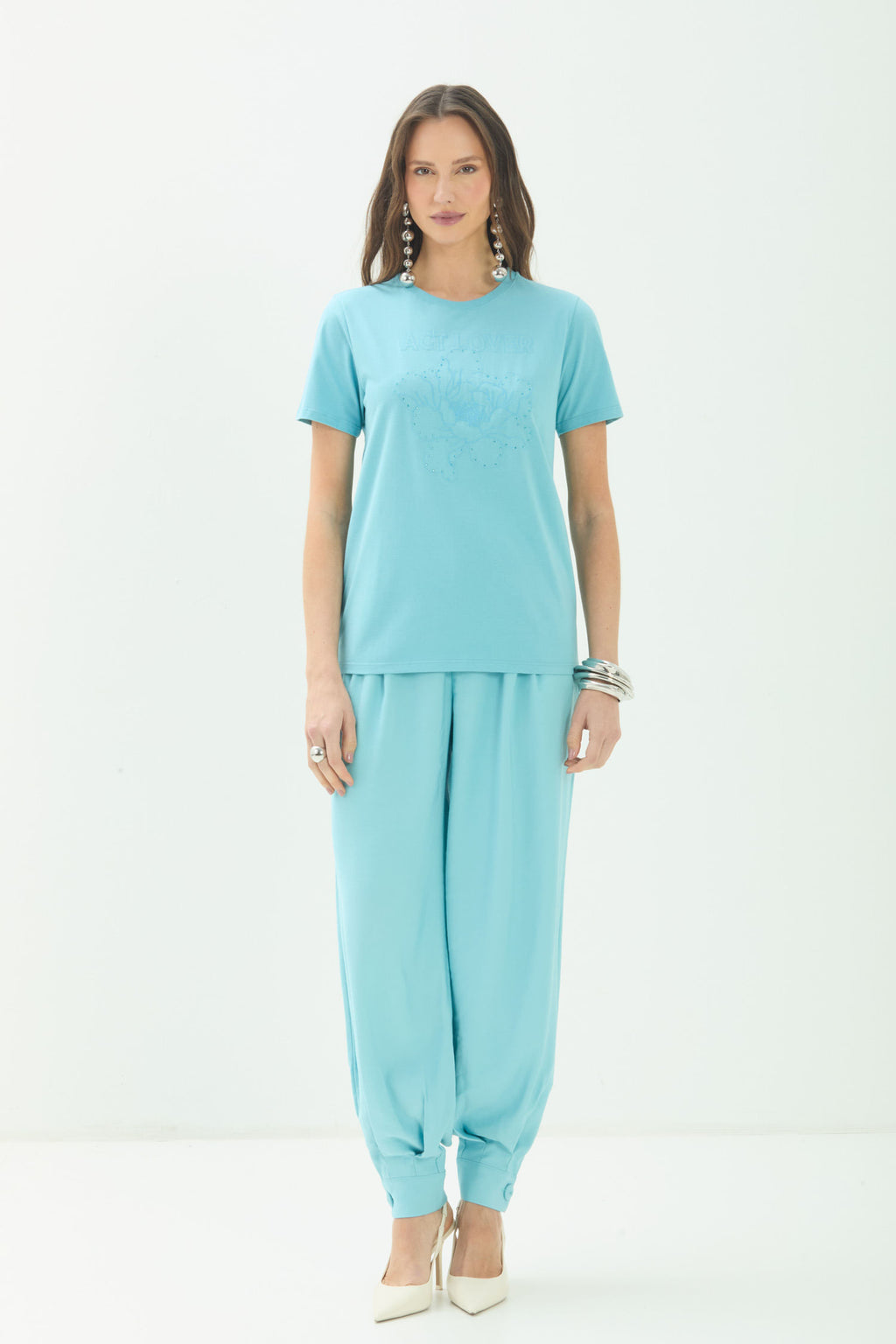 T-Shirt Bordado Floral Strass ACT Feminino Misty Blue