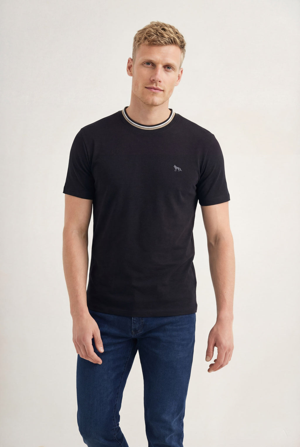 Camiseta Gola Contrastante Masculina Acostamento Preto