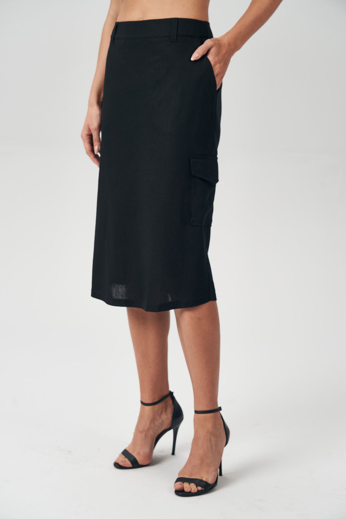 Saia Midi Bolsos Feminina Acostamento Preto