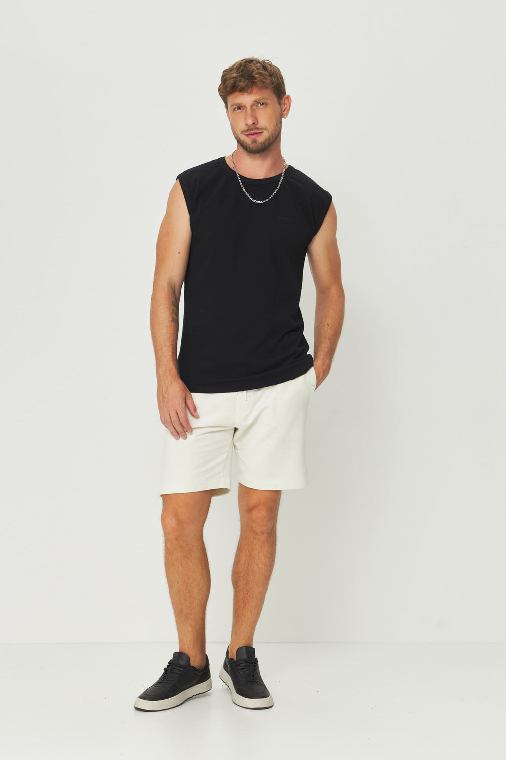 Regata Gola Redonda Masculina Acostamento Preto
