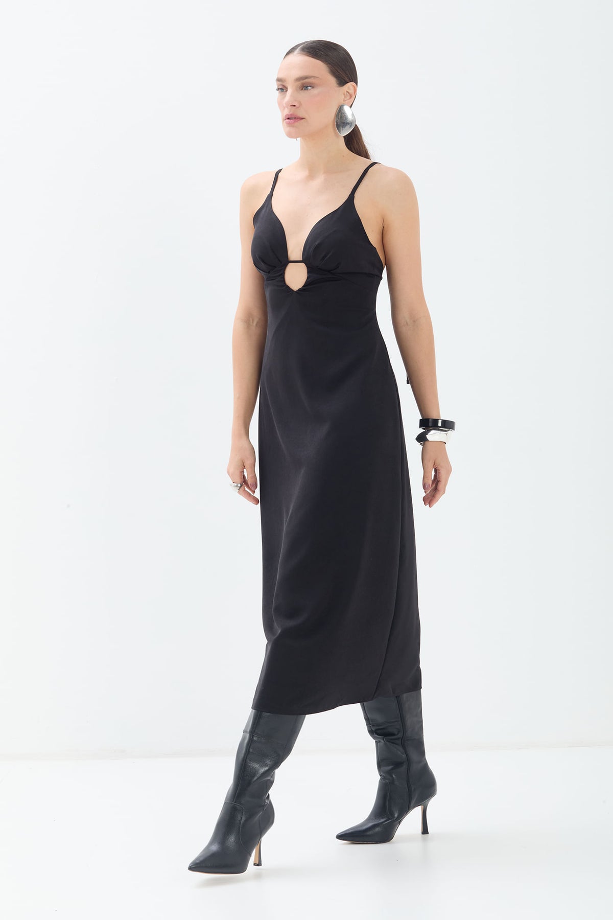 Vestido Midi Alça Fina Vazado ACT Feminino Preto