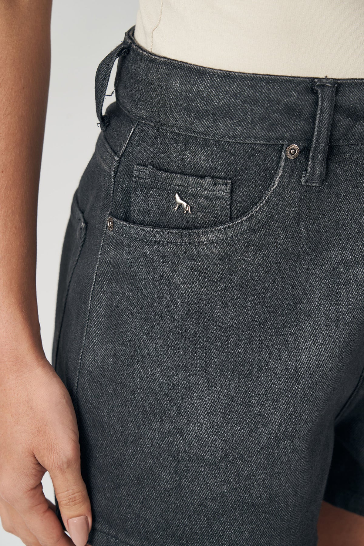Short Jeans Dark Classic Feminino Acostamento Jeans Escuro