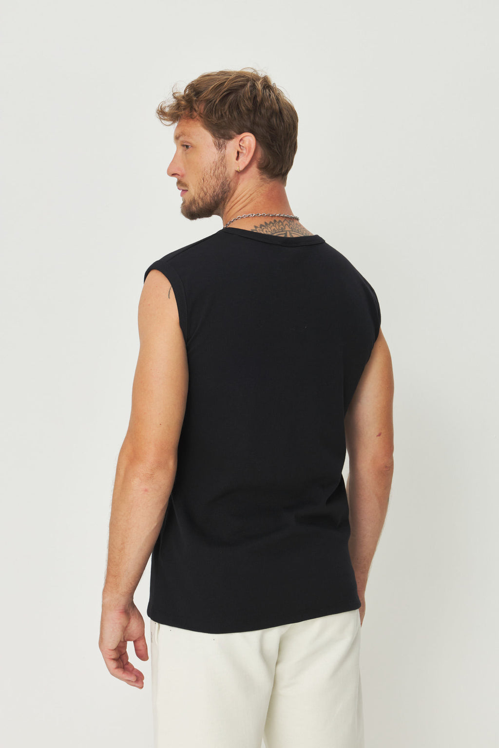 Regata Gola Redonda Masculina Acostamento Preto