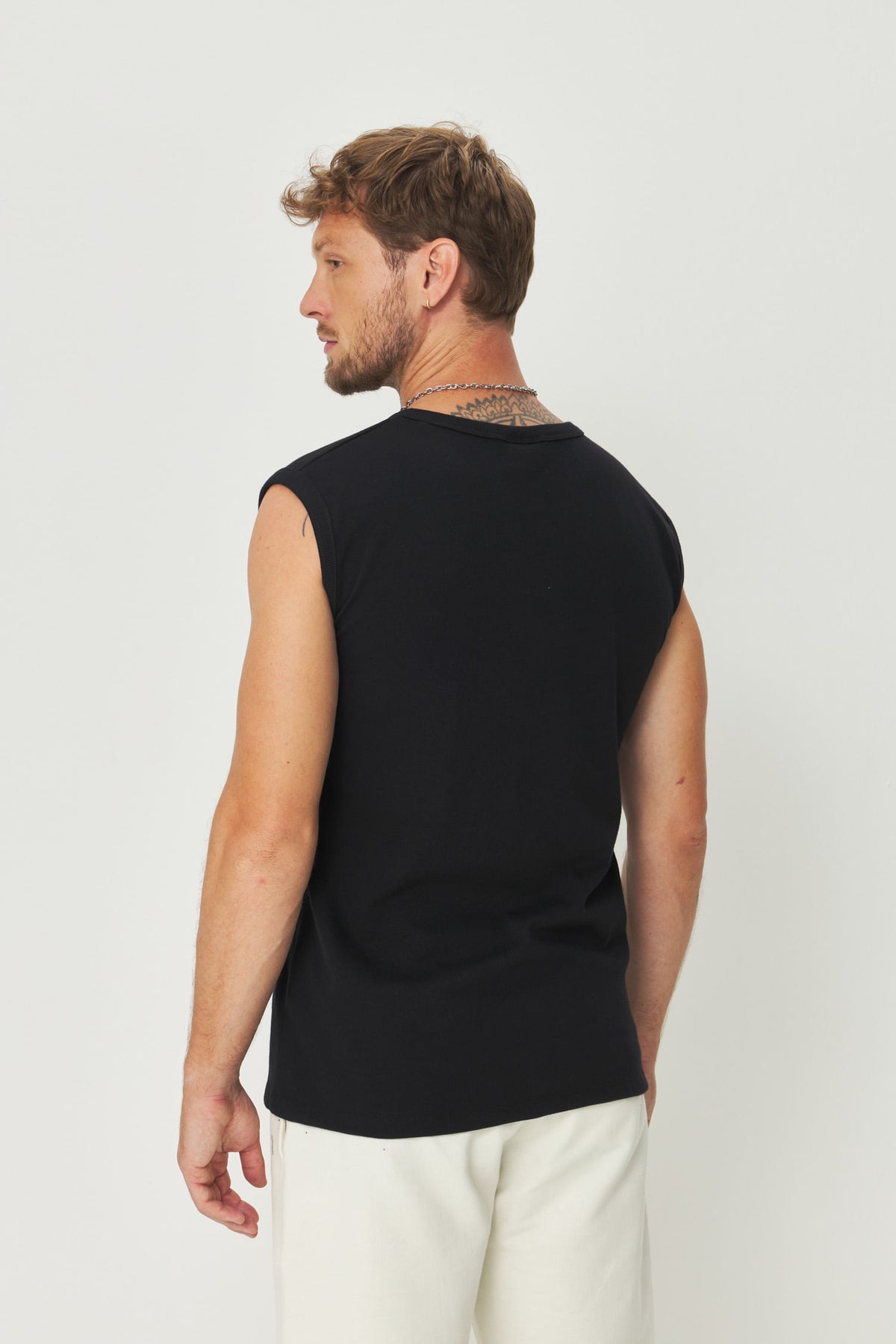 Regata Gola Redonda Masculina Acostamento Preto