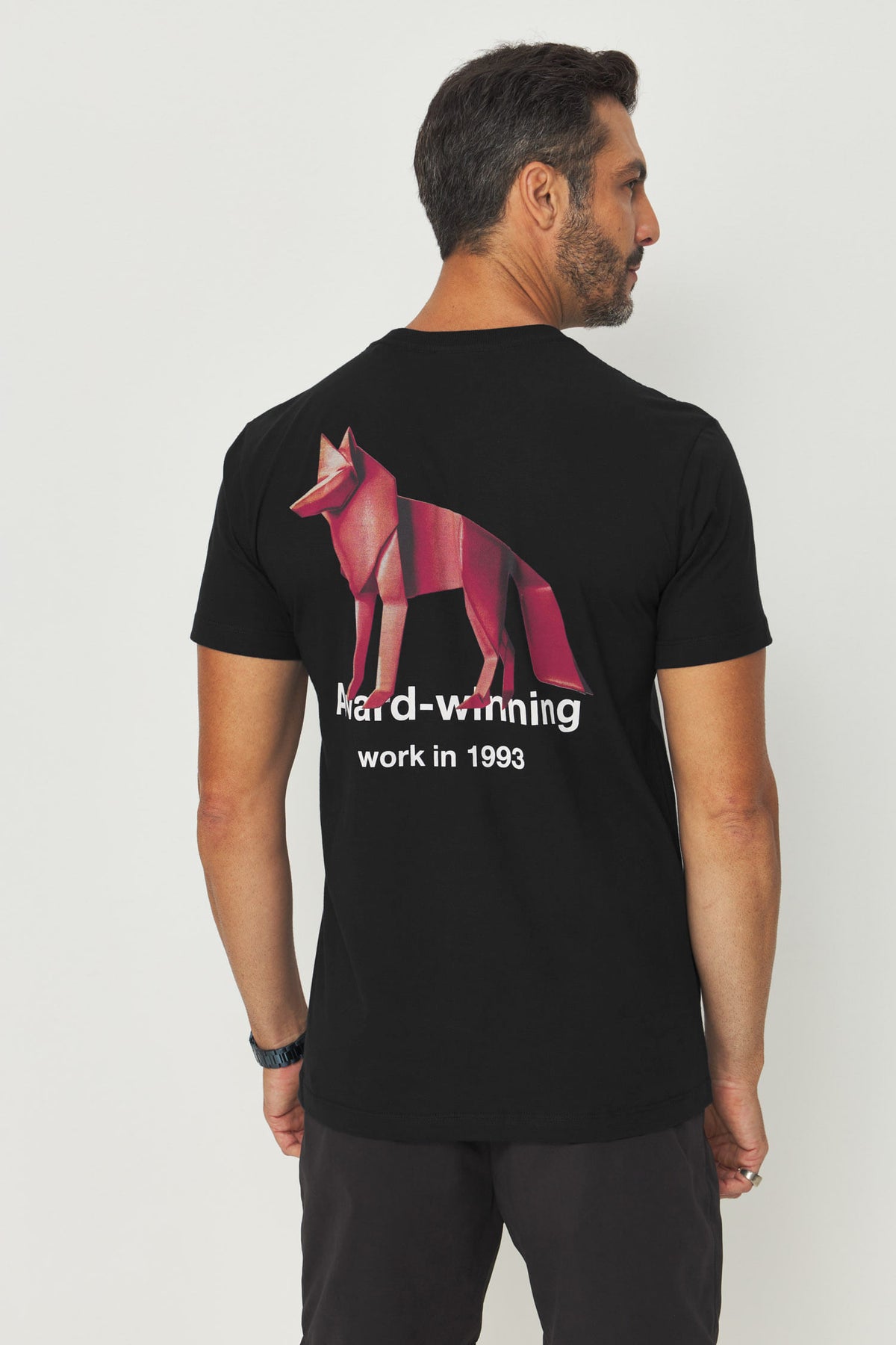 Camiseta Lobo Geométrico Masculino Acostamento Preto