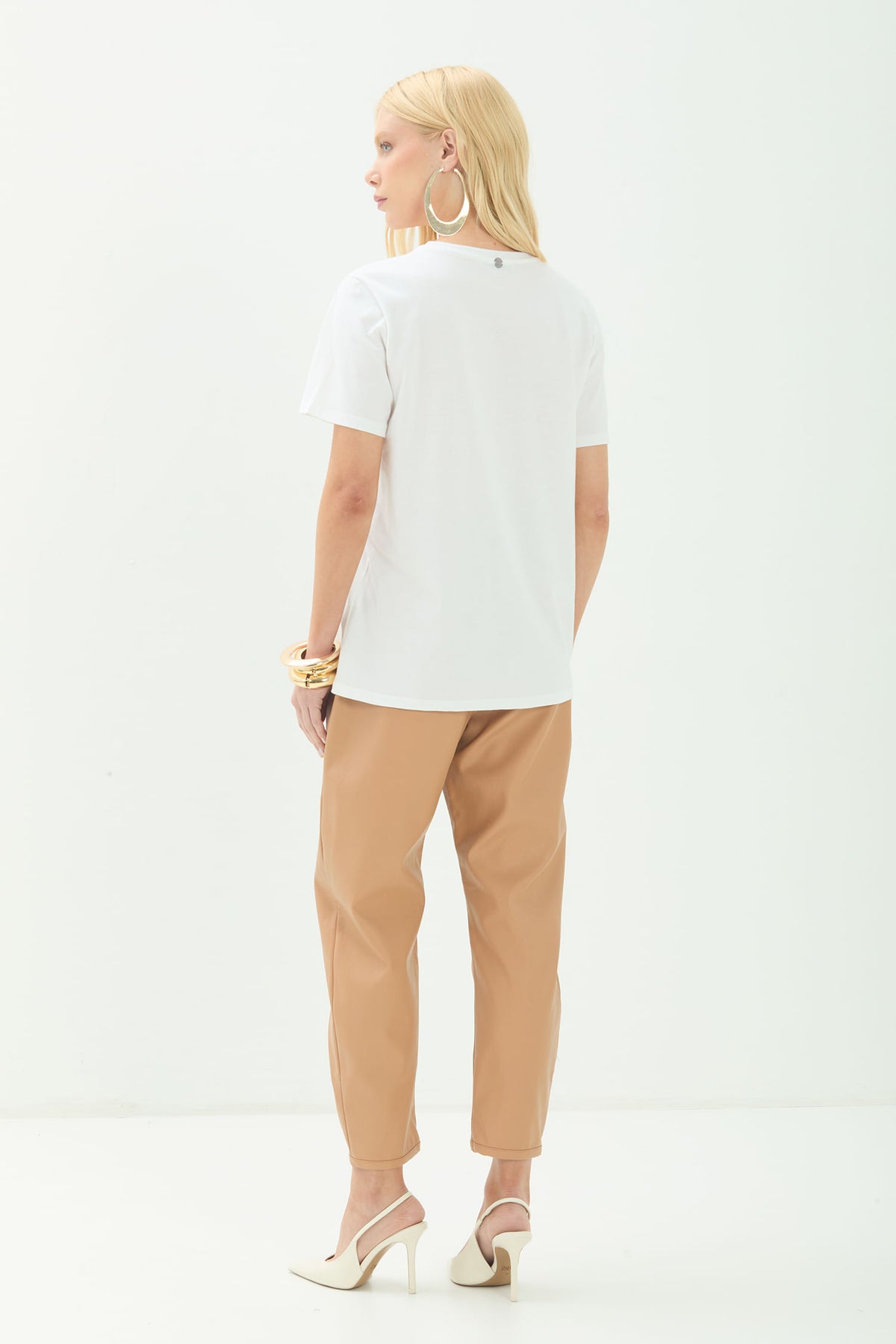 T-Shirt Estampa Lettering ACT Feminina Off White