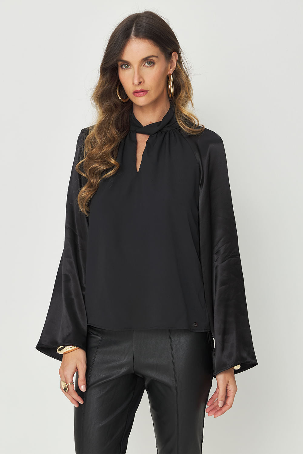 Blusa Manga Acetinada Feminina Acostamento Preto