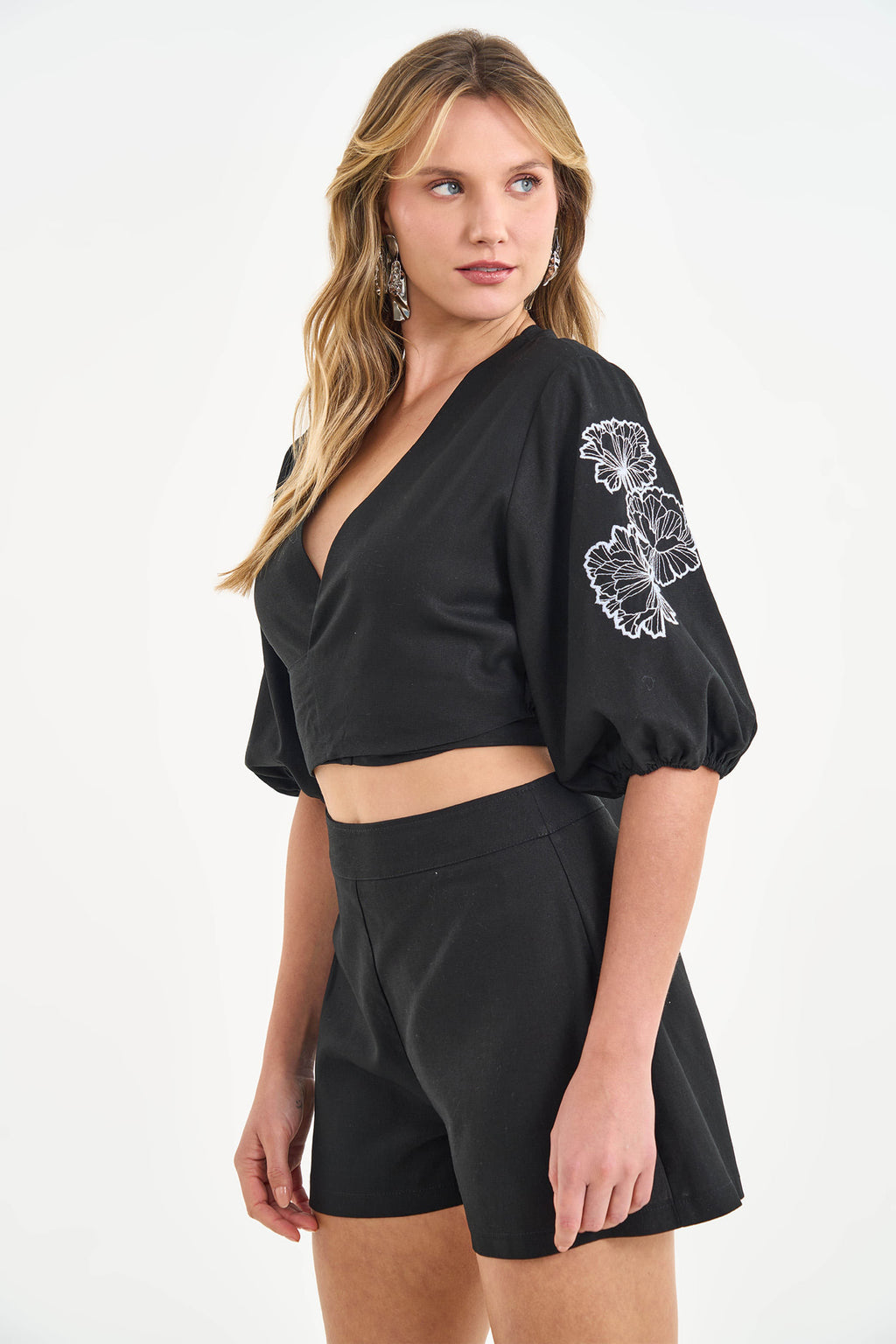 Blusa Linho Transpassada com Amarração ACT Feminino Preto