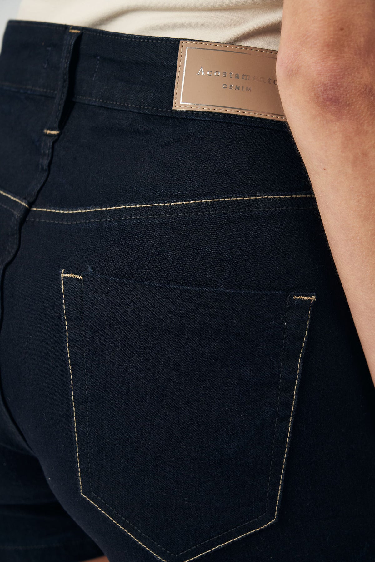 Short Essential Slim Feminino Acostamento Jeans Escuro