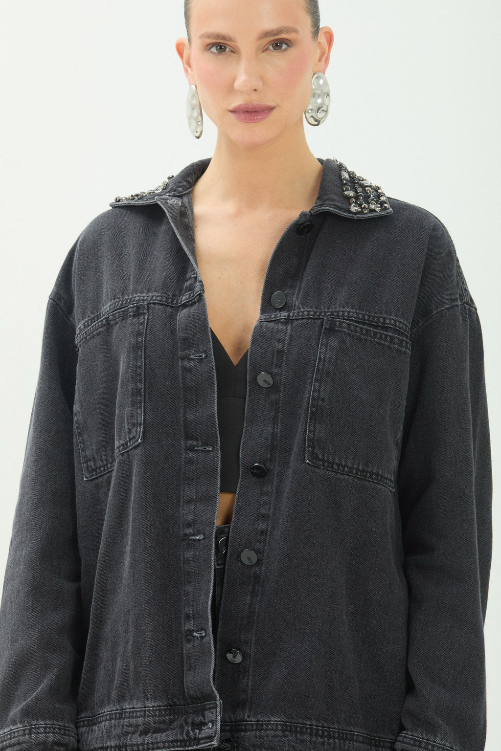 Jaqueta Jeans Trucker Utilitária ACT Feminina Jeans Escuro