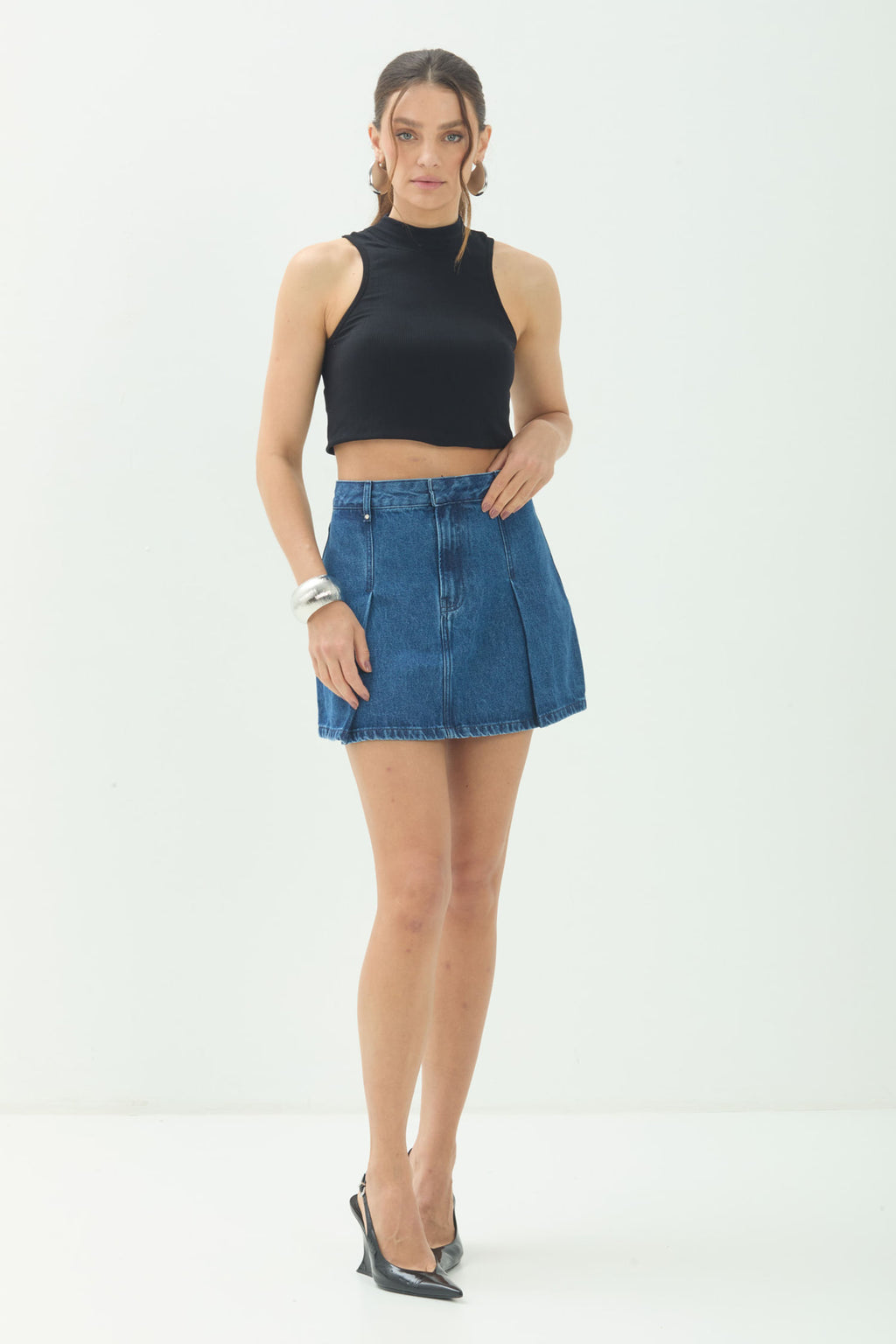 Saia Jeans Curta Com Pregas ACT Feminina Jeans Escuro