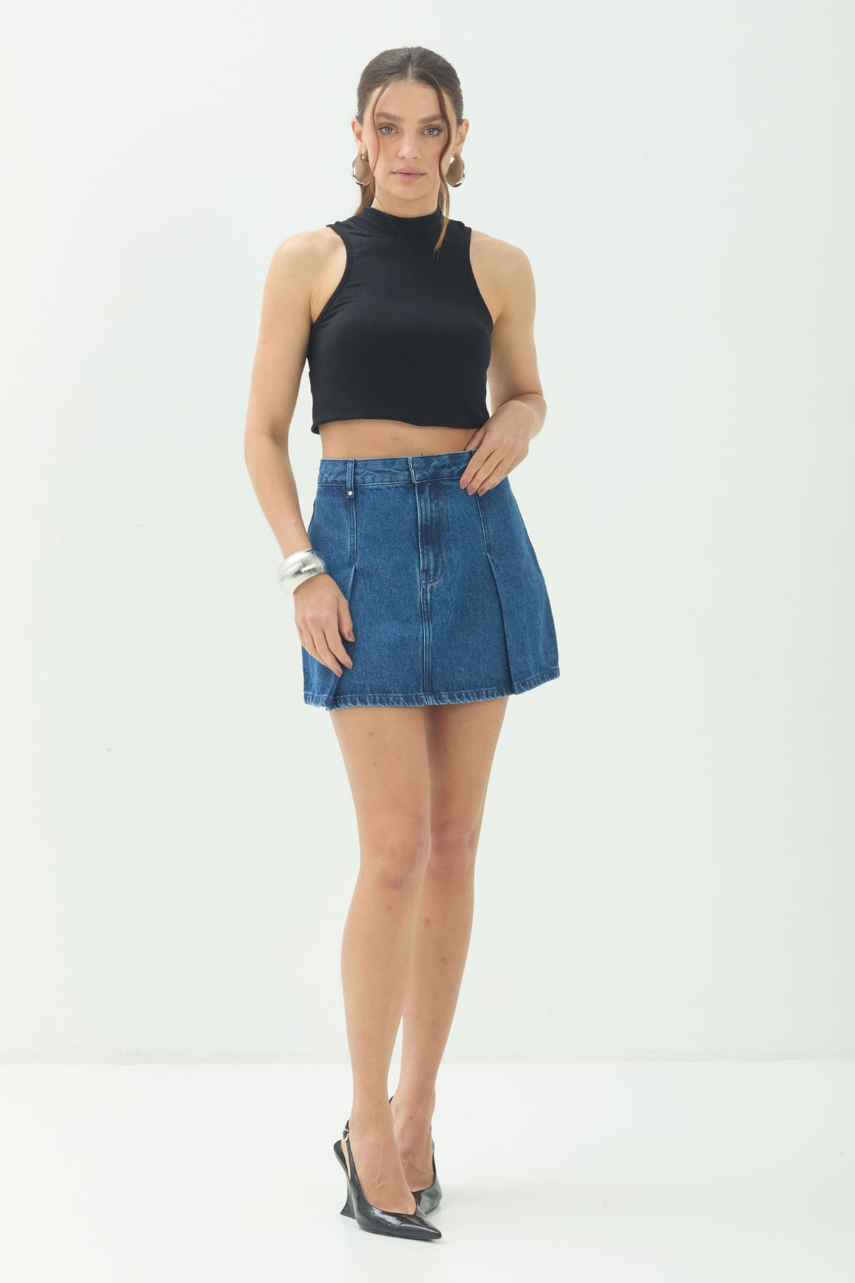 Saia Jeans Curta Com Pregas ACT Feminina Jeans Escuro