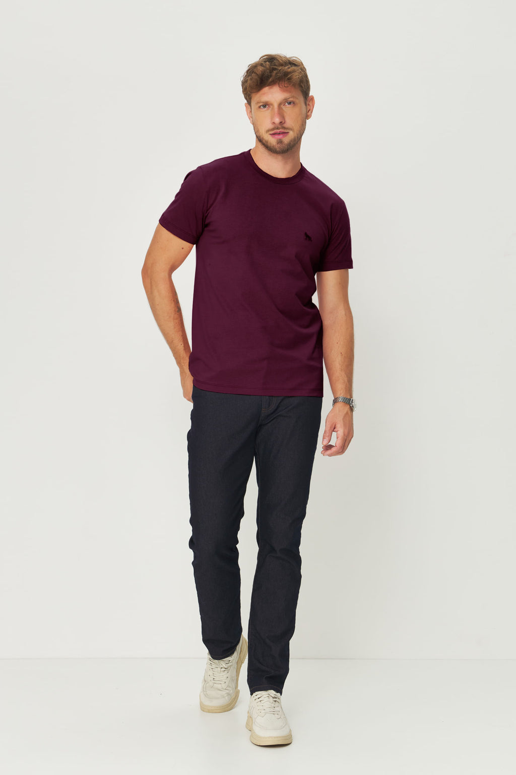 Camiseta Básica Lobo Bordado Masculina Acostamento Vinho Syrah