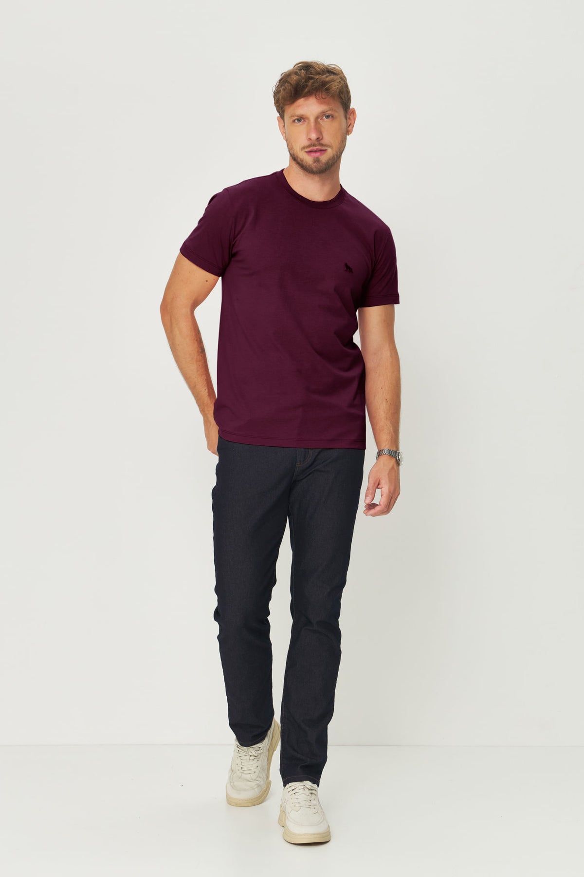 Camiseta Básica Lobo Bordado Masculina Acostamento Vinho Syrah