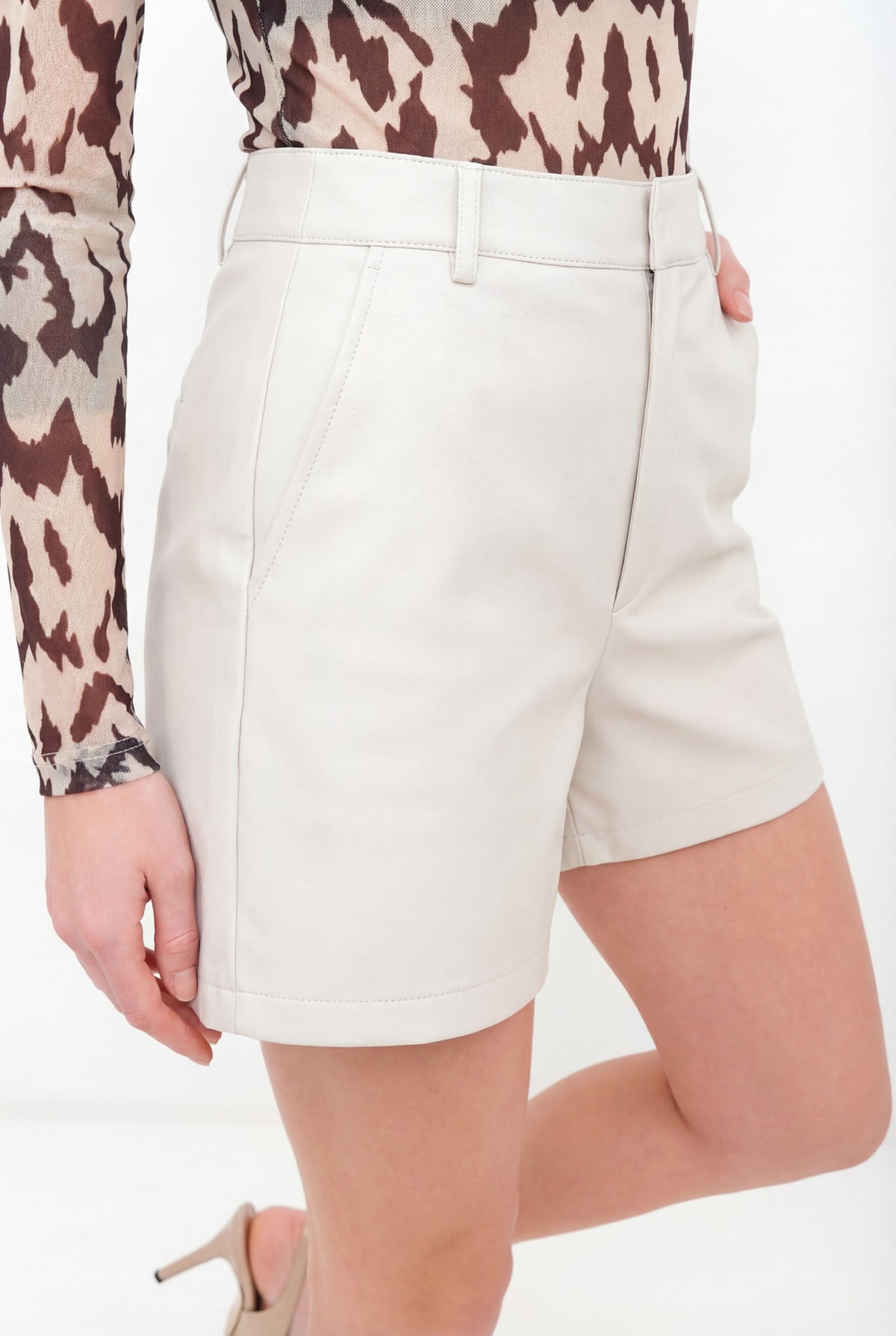 Shorts PU Casual ACT Feminino Areia