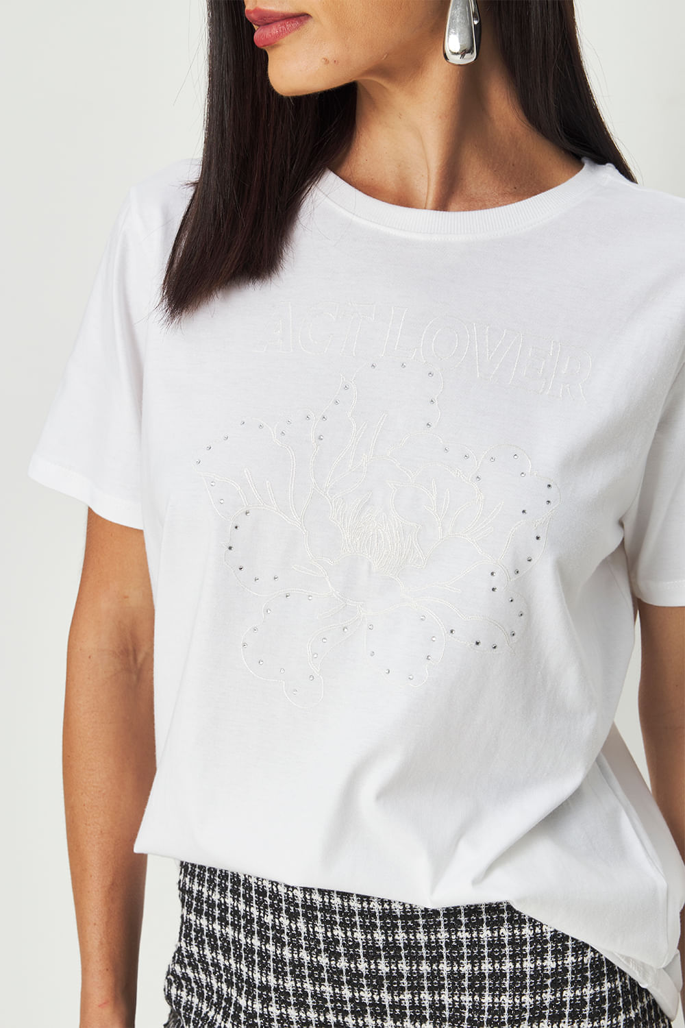 T-Shirt Bordado Floral Strass ACT Feminino Off White
