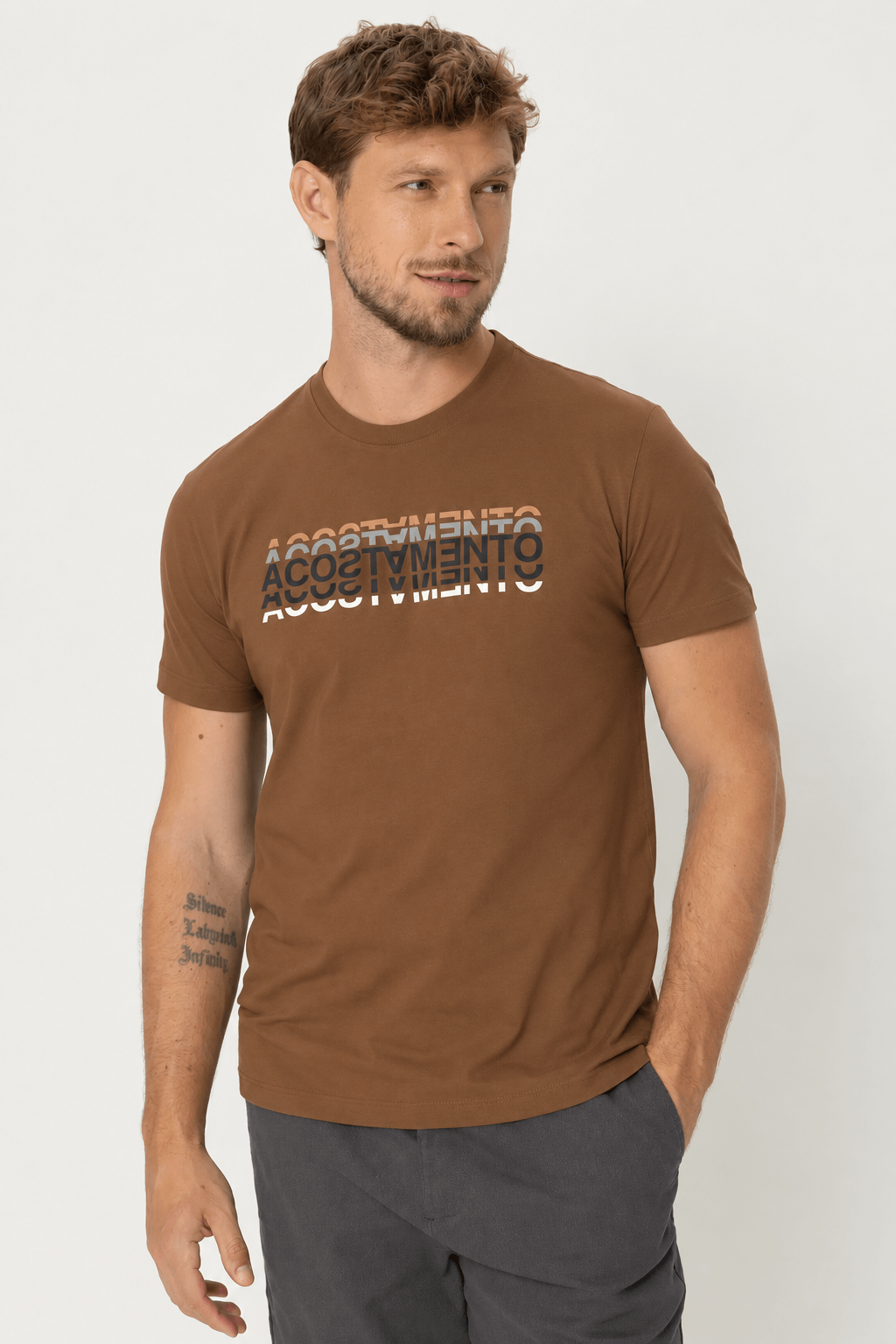 Camiseta Estampa Frontal Masculina Acostamento Marrom Castanho
