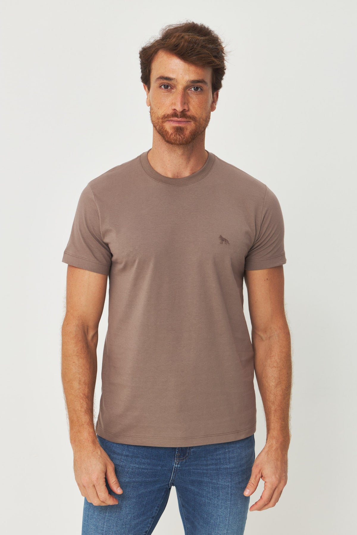 Camiseta Básica Lobo Bordado Masculina Acostamento Capuccino
