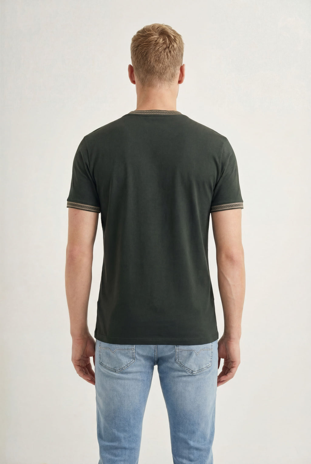 Camiseta Manga Curta Contrastante Masculina Acostamento Verde Folhagem