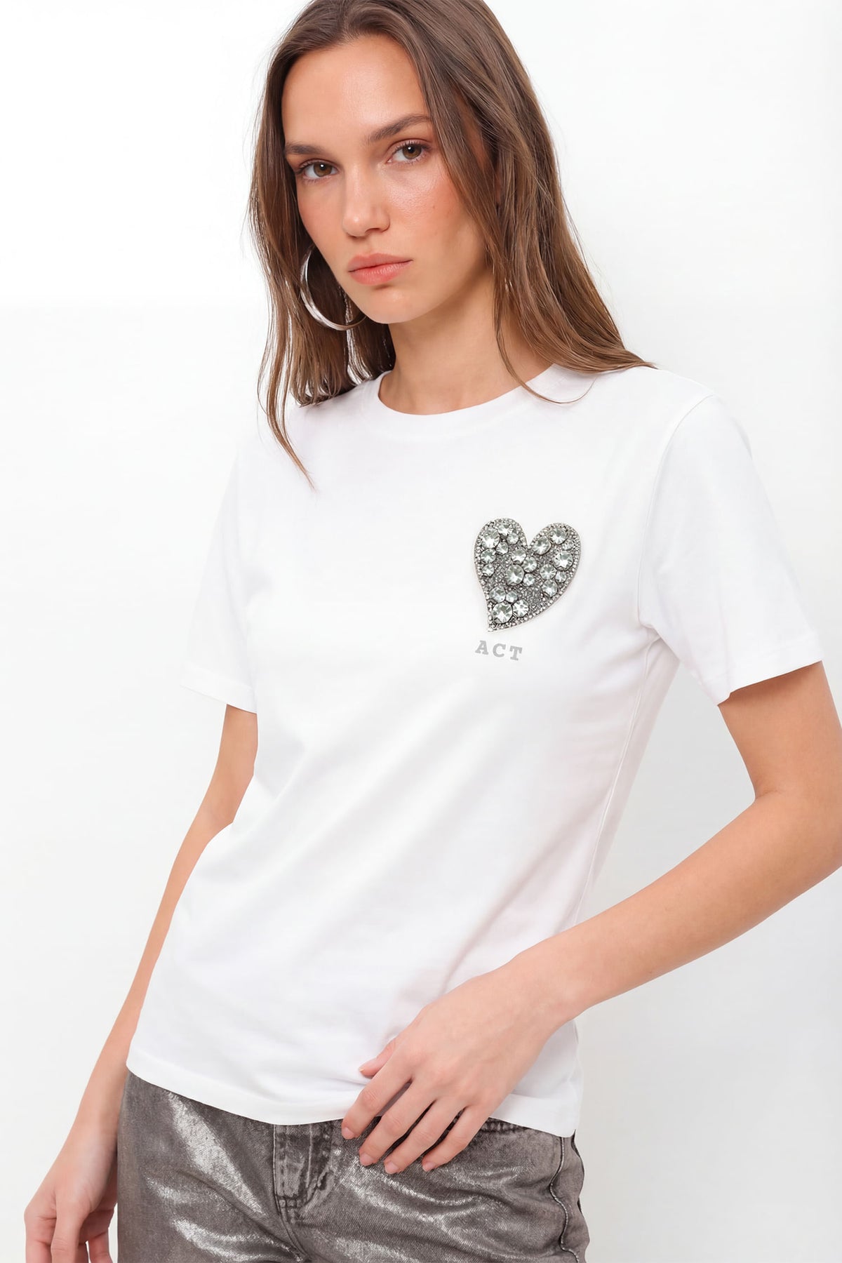 T-Shirt Com Aplicação ACT Feminina Off White