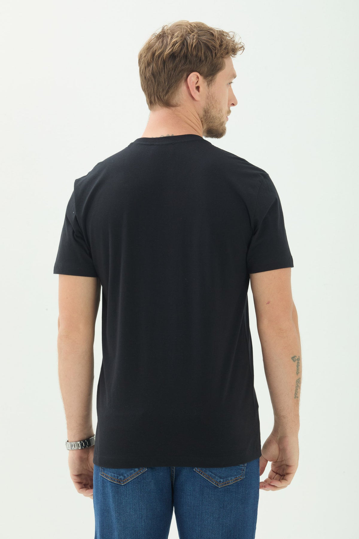 Camiseta Estampa Tênis Masculino Acostamento Preto