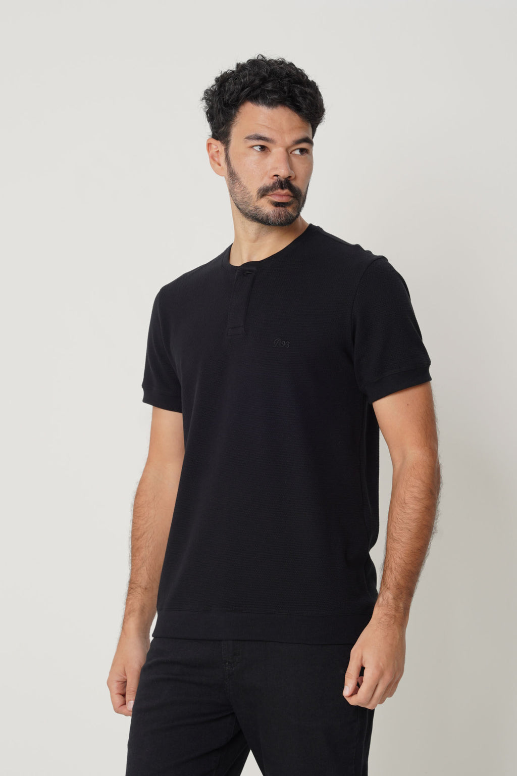 Camiseta Henley Bordada Masculina Acostamento Preto