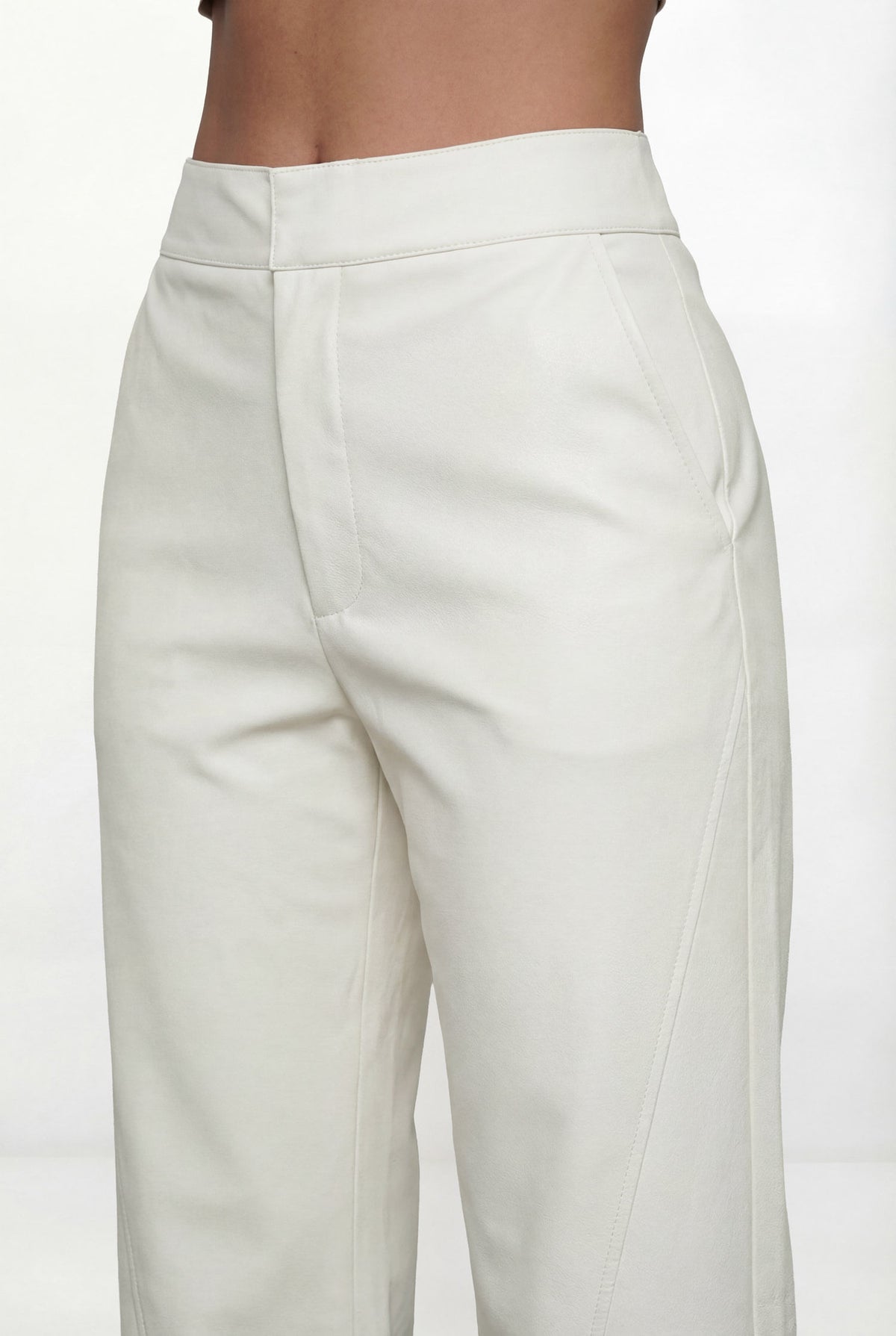 Calça Pu Com Fivela ACT Feminina Off White