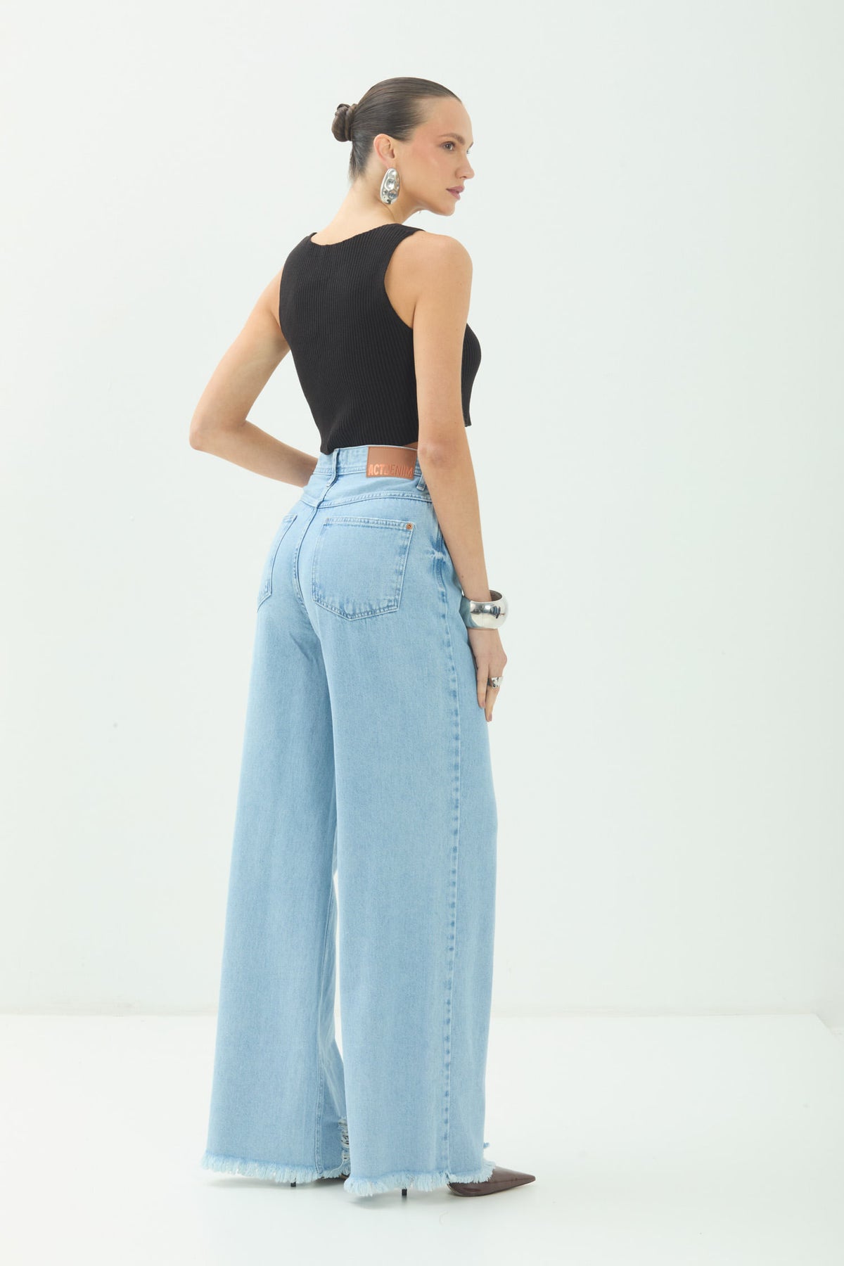 Calça Jeans Wide Detalhes Destroyed ACT Feminina Jeans Claro