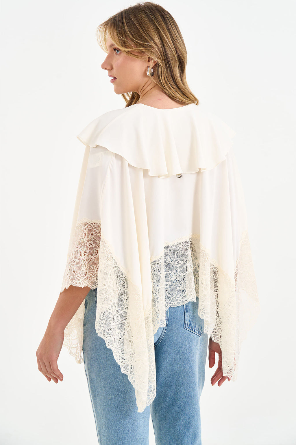 Blusa Poncho com Renda E Babados ACT Feminino
 Off White