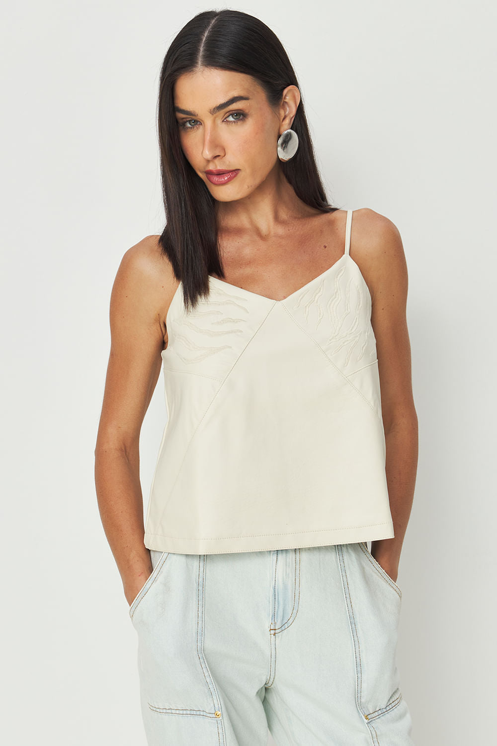Blusa PU Detalhe Busto Feminina Acostamento Areia