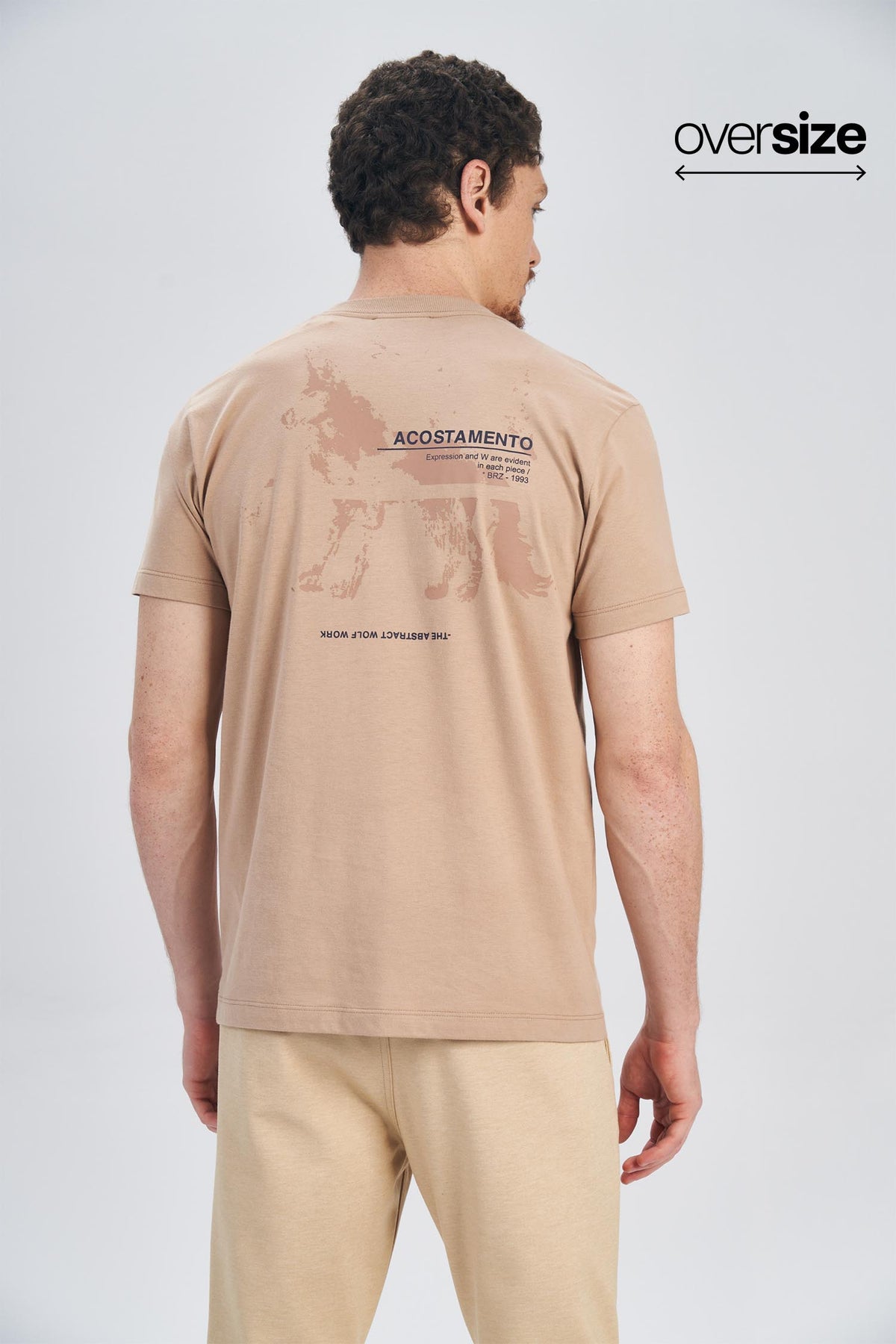 Camiseta Lobo Em Rota Masculina Oversize Acostamento Bege Caqui