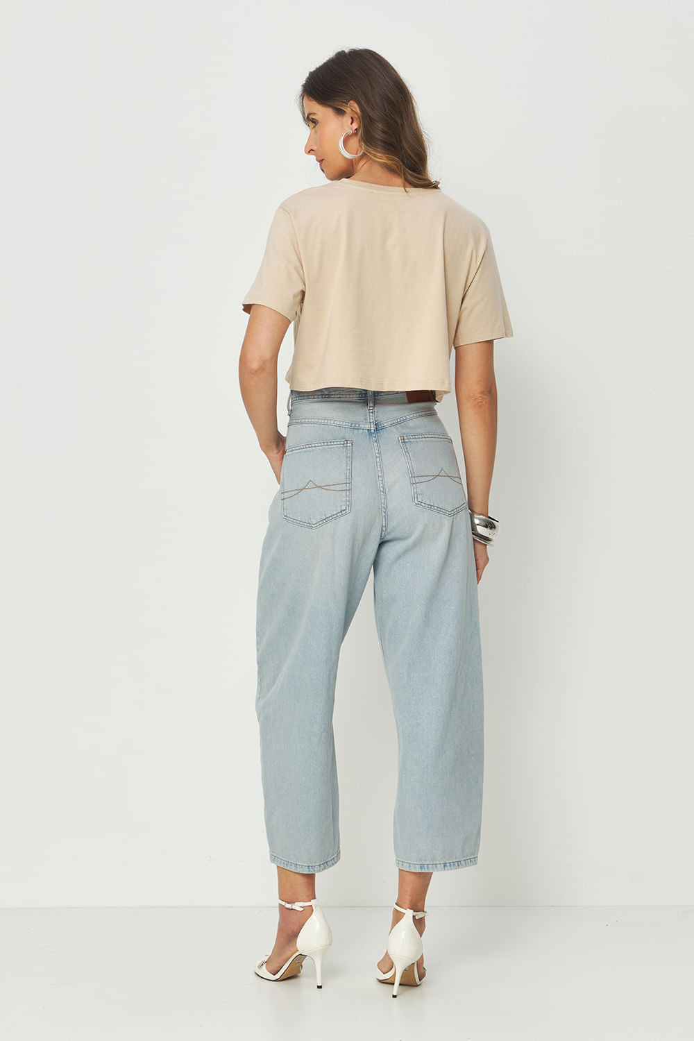 T-Shirt Cropped Fancy Paetê Feminina Acostamento Sand