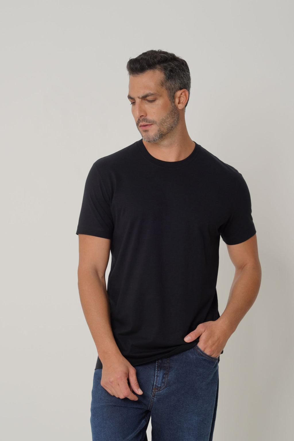 Camiseta Minimalista Silk Gola Masculina Acostamento Preto