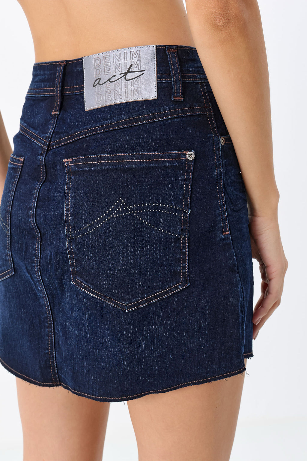 Saia Curta Corte a Fio com Strass ACT Feminino Jeans Escuro