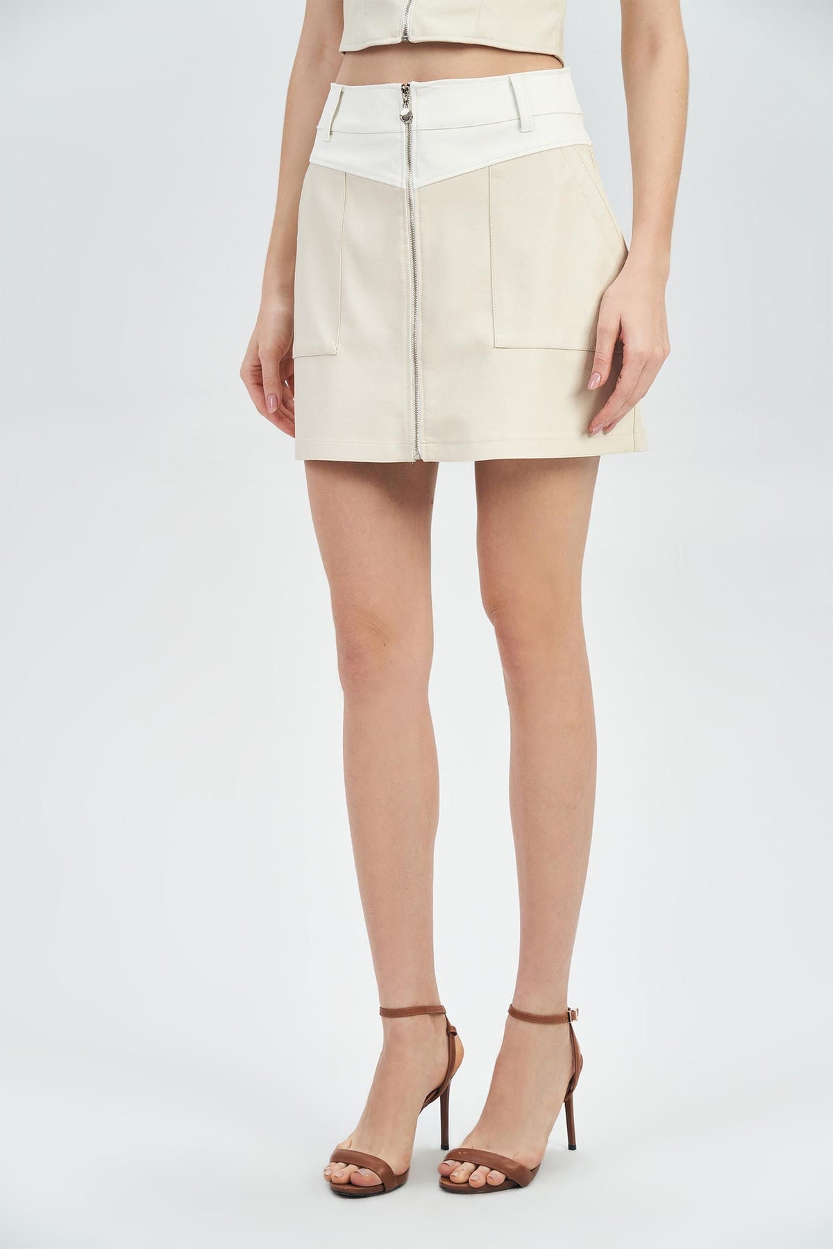 Saia Curta PU Duo Feminina Acostamento Areia C/ Off White
